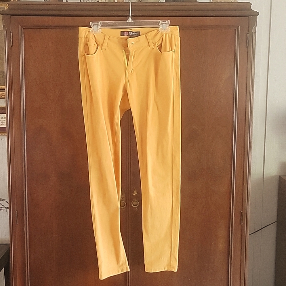 Skinny leg golden color women's jeans. Jr. Size 7.